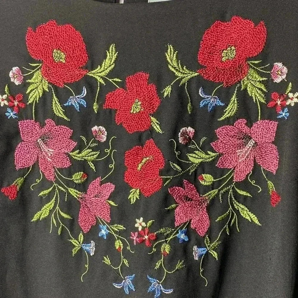 SKIES ARE BLUE WO SIZE 6 BLACK DRESS FLORAL EMBROIDERED HEART DESIGN BELL SLEEVE - Picture 3 of 14